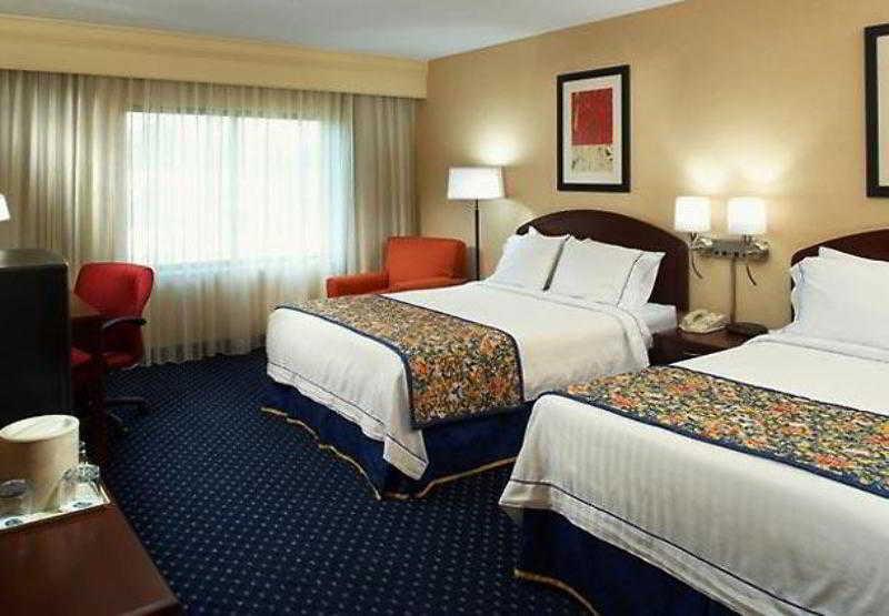 Courtyard By Marriott Cleveland Willoughby Hotel Buitenkant foto