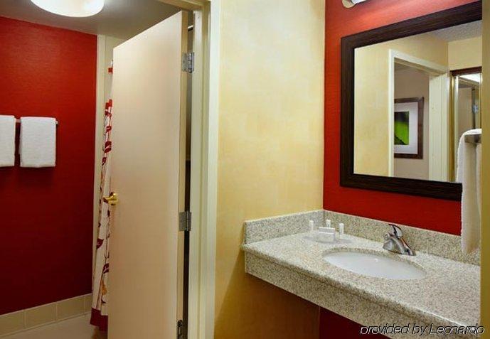 Courtyard By Marriott Cleveland Willoughby Hotel Kamer foto