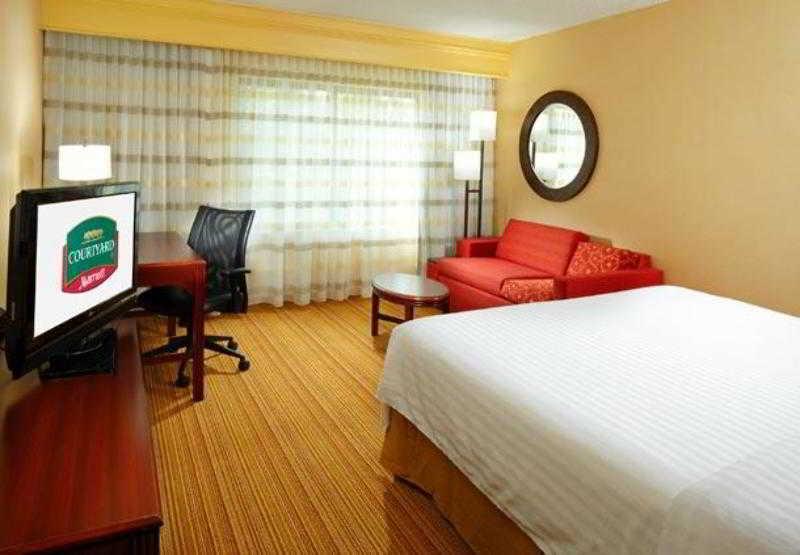 Courtyard By Marriott Cleveland Willoughby Hotel Kamer foto