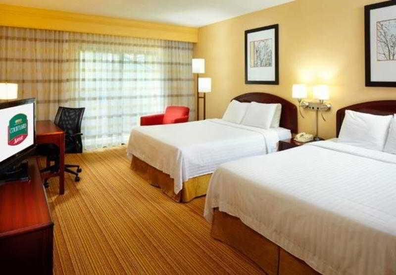Courtyard By Marriott Cleveland Willoughby Hotel Kamer foto