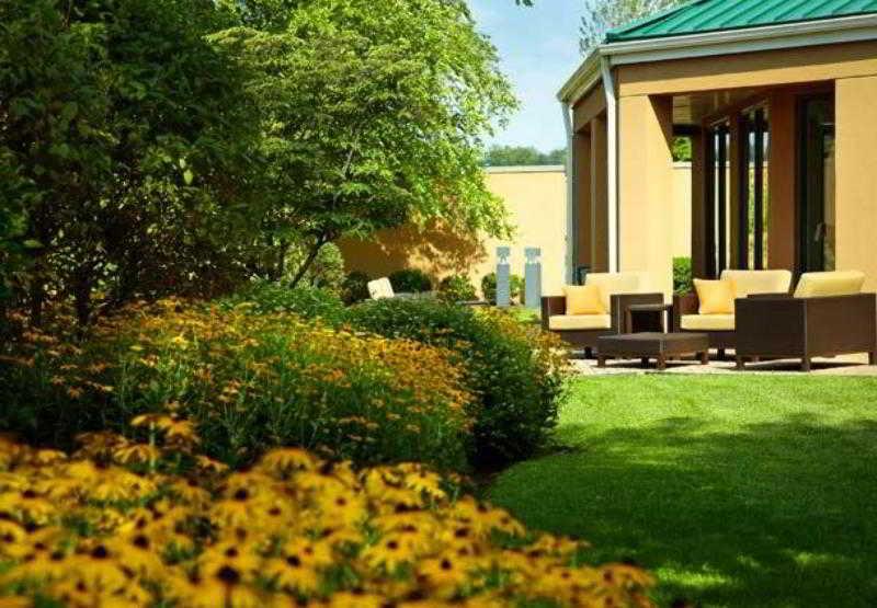 Courtyard By Marriott Cleveland Willoughby Hotel Buitenkant foto